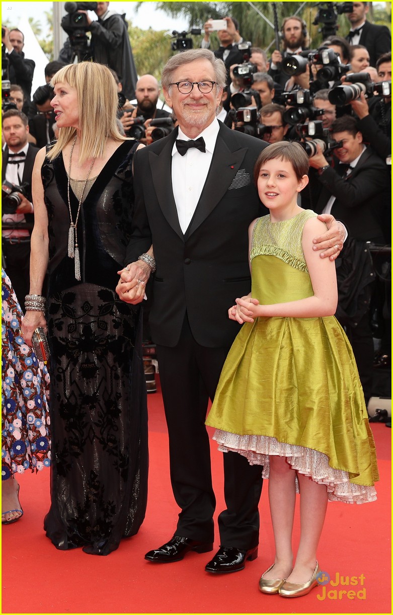 ruby barnhill bfg premiere photocall cannes 07