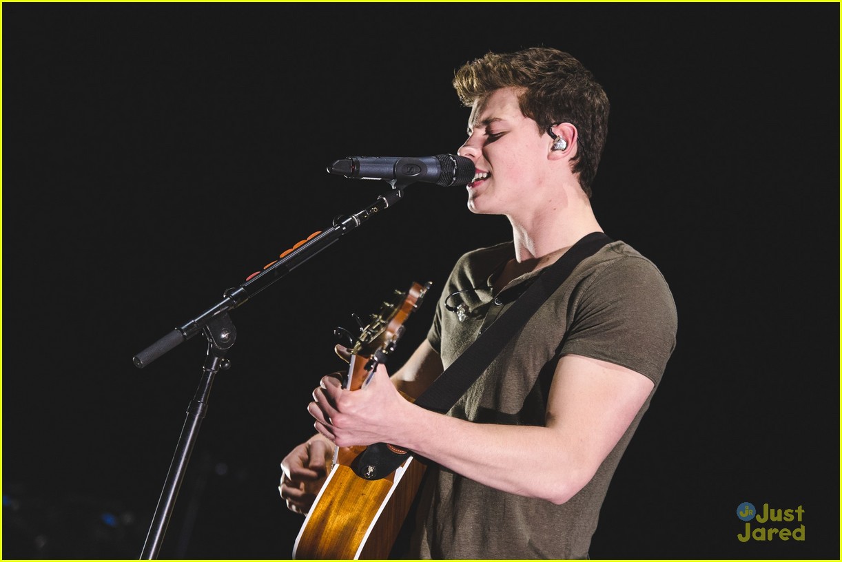 shawn mendes moving out apollo night two london 02
