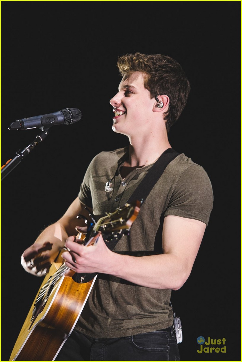 shawn mendes moving out apollo night two london 19