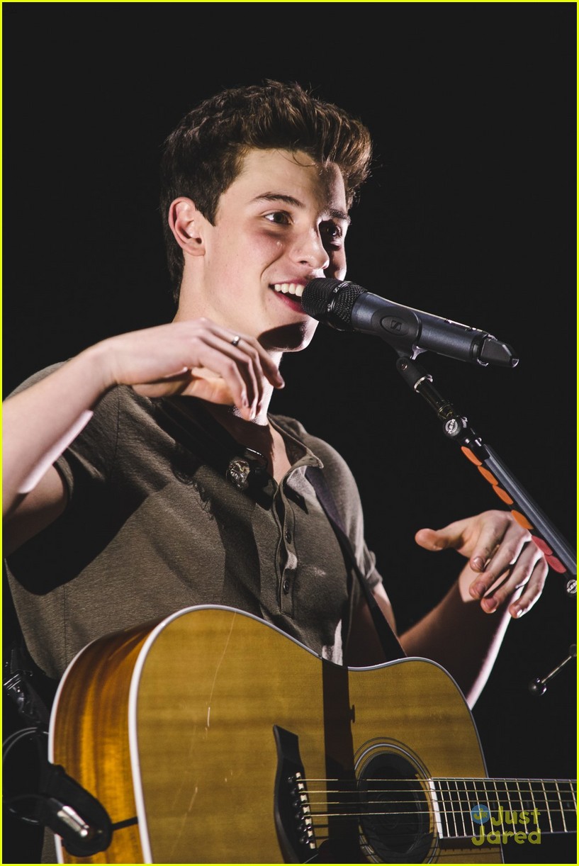 shawn mendes moving out apollo night two london 38