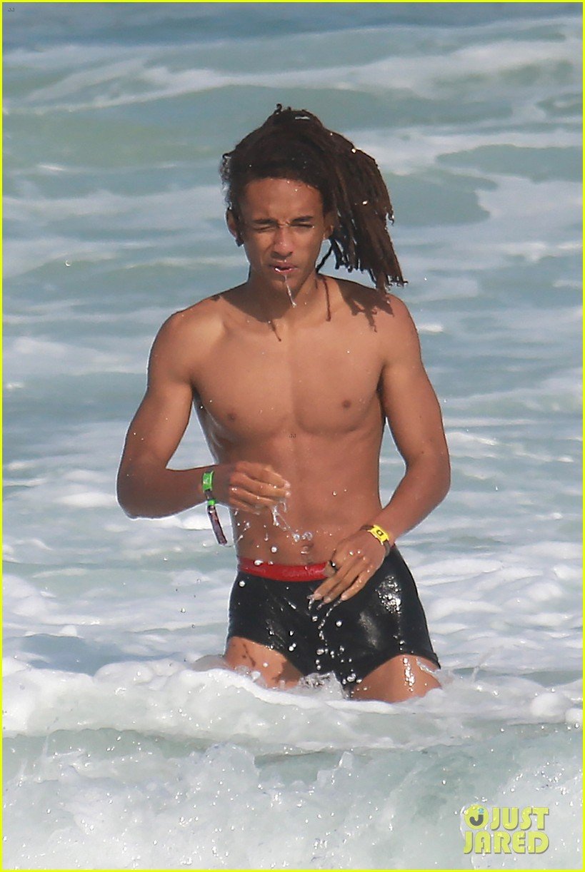 jaden smith wears just his calvins for a dip at the beach 16