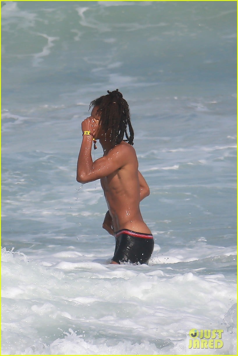 jaden smith wears just his calvins for a dip at the beach 17
