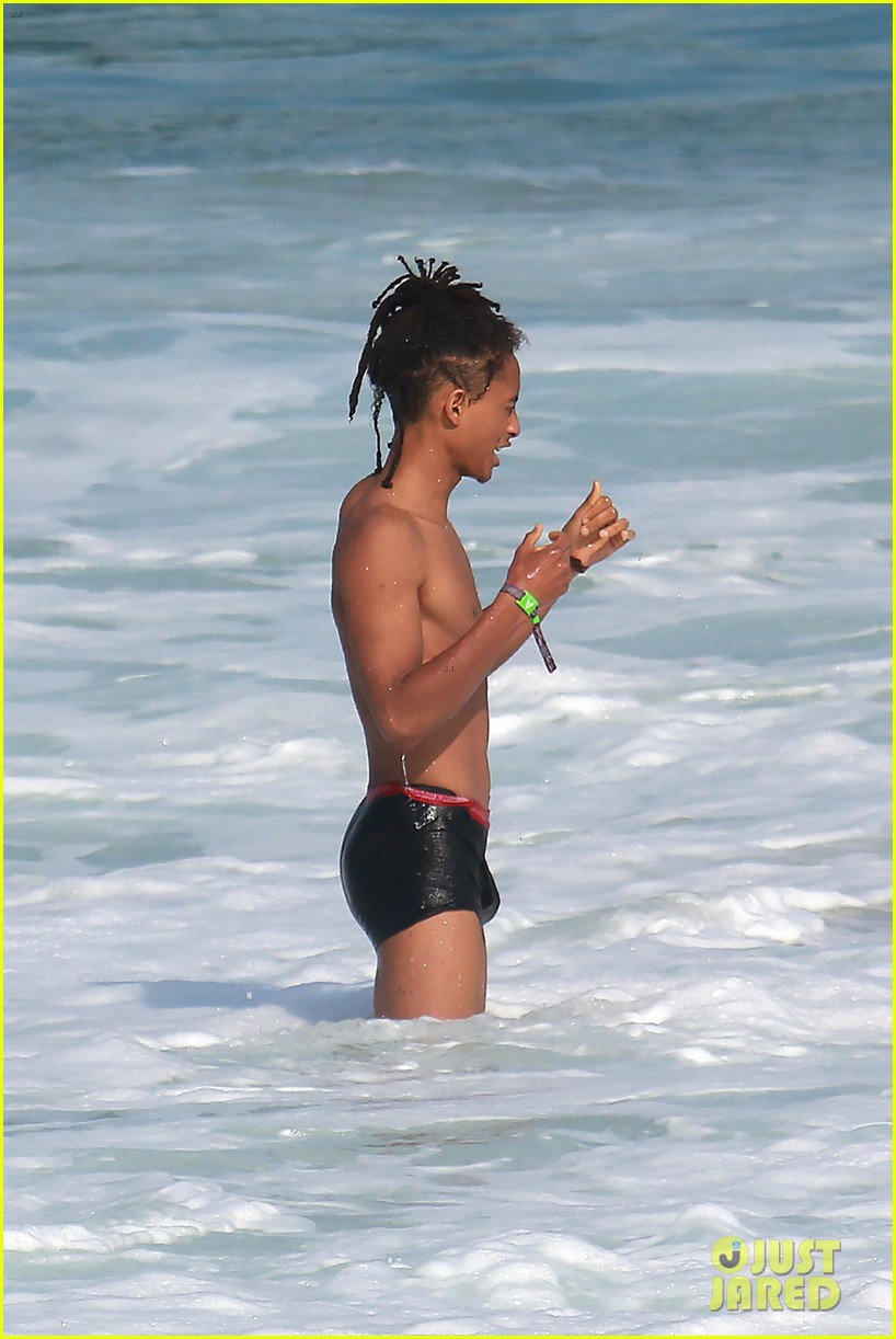 jaden smith wears just his calvins for a dip at the beach 25
