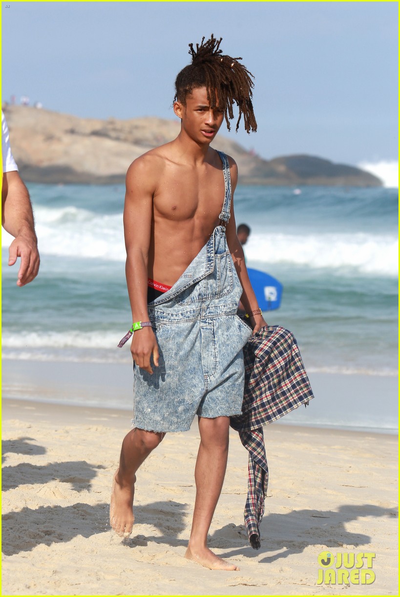 Jaden Smith Goes Shirtless, Wears His Underwear at the Beach: Photo 977910, Jaden Smith, Shirtless Pictures