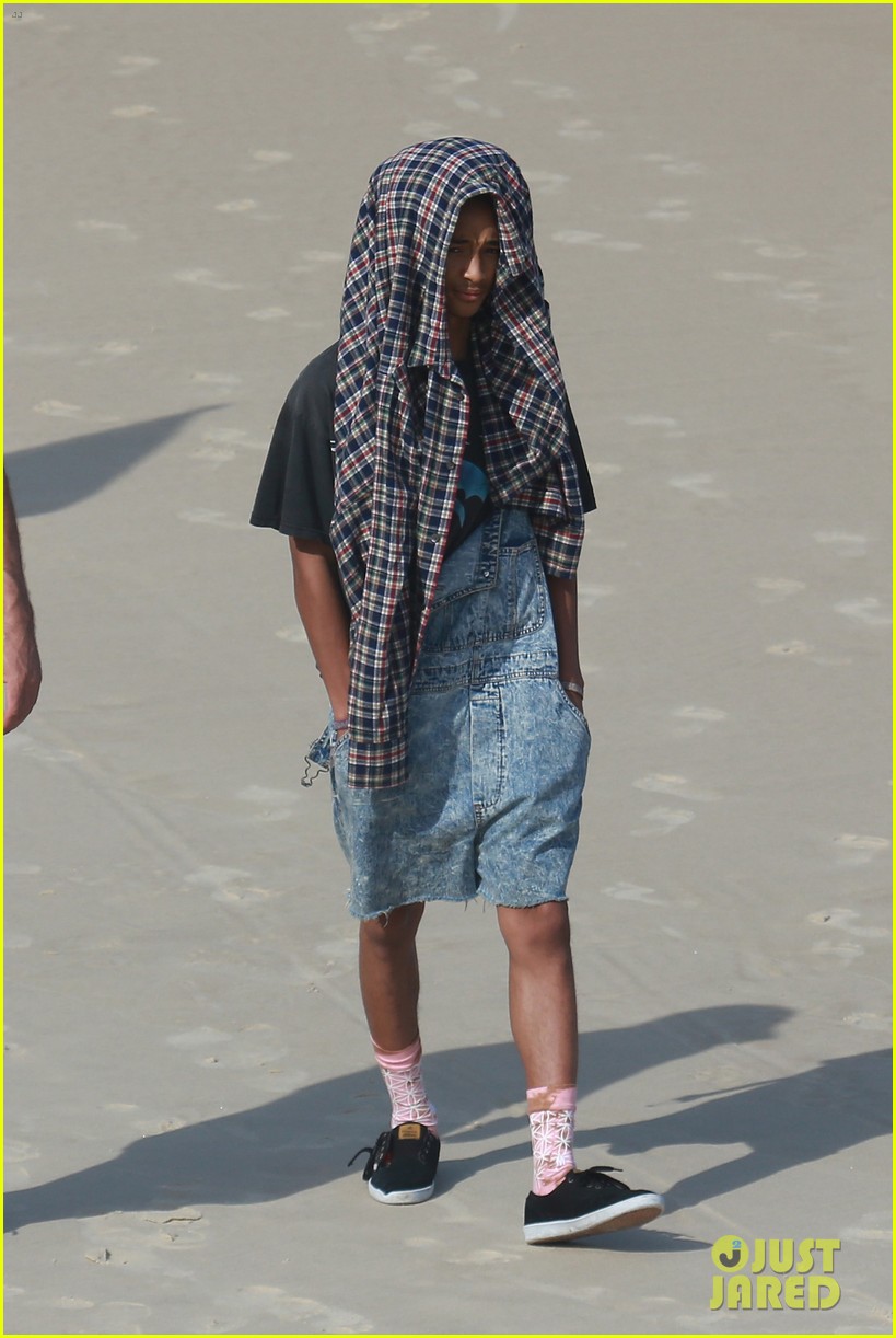 jaden smith wears just his calvins for a dip at the beach 33