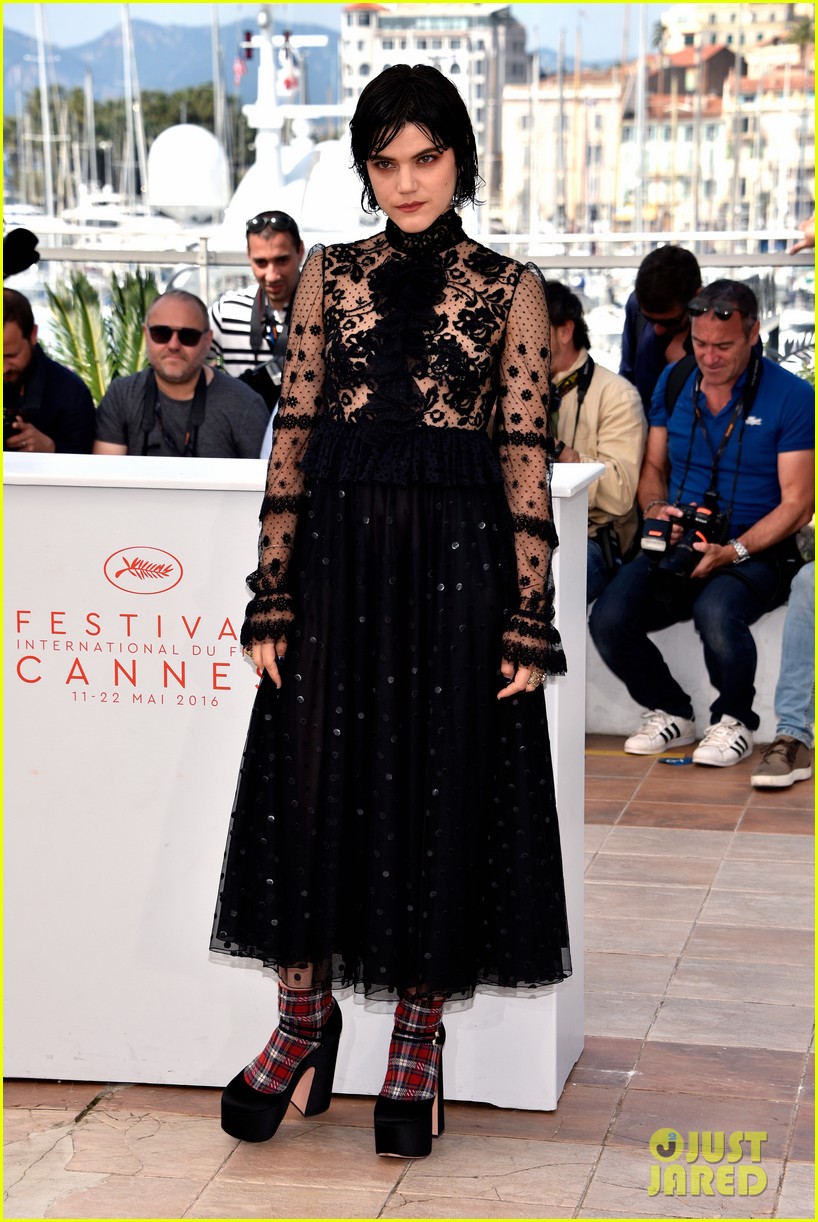 soko the stopover photocall cannes 03