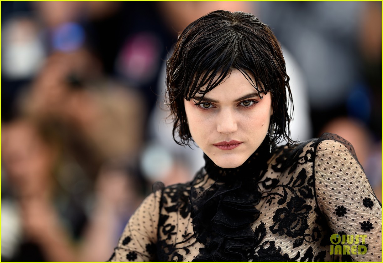 soko the stopover photocall cannes 04