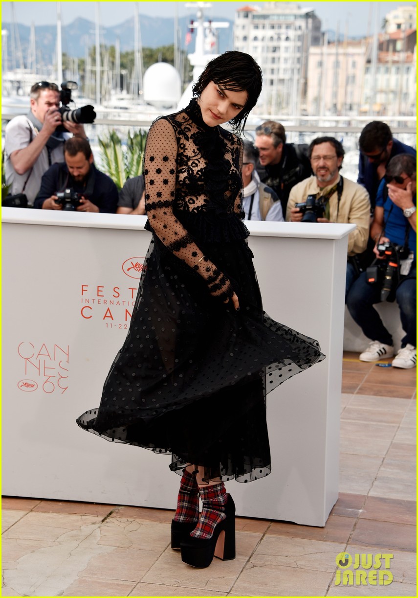 soko the stopover photocall cannes 06