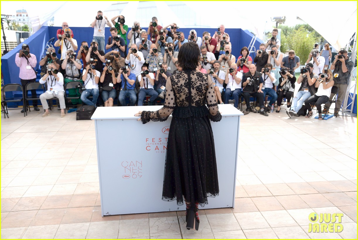 soko the stopover photocall cannes 16