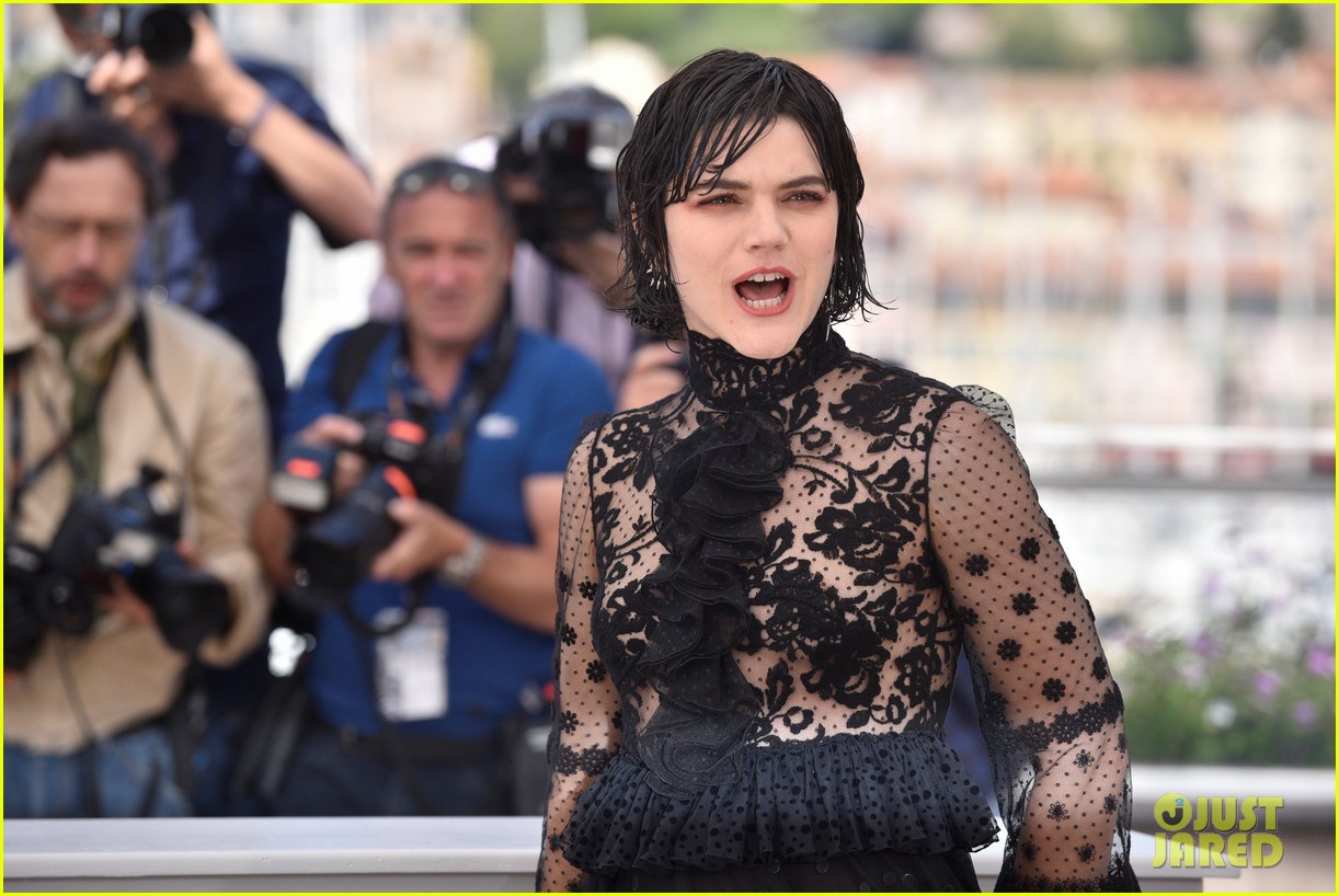soko the stopover photocall cannes 28