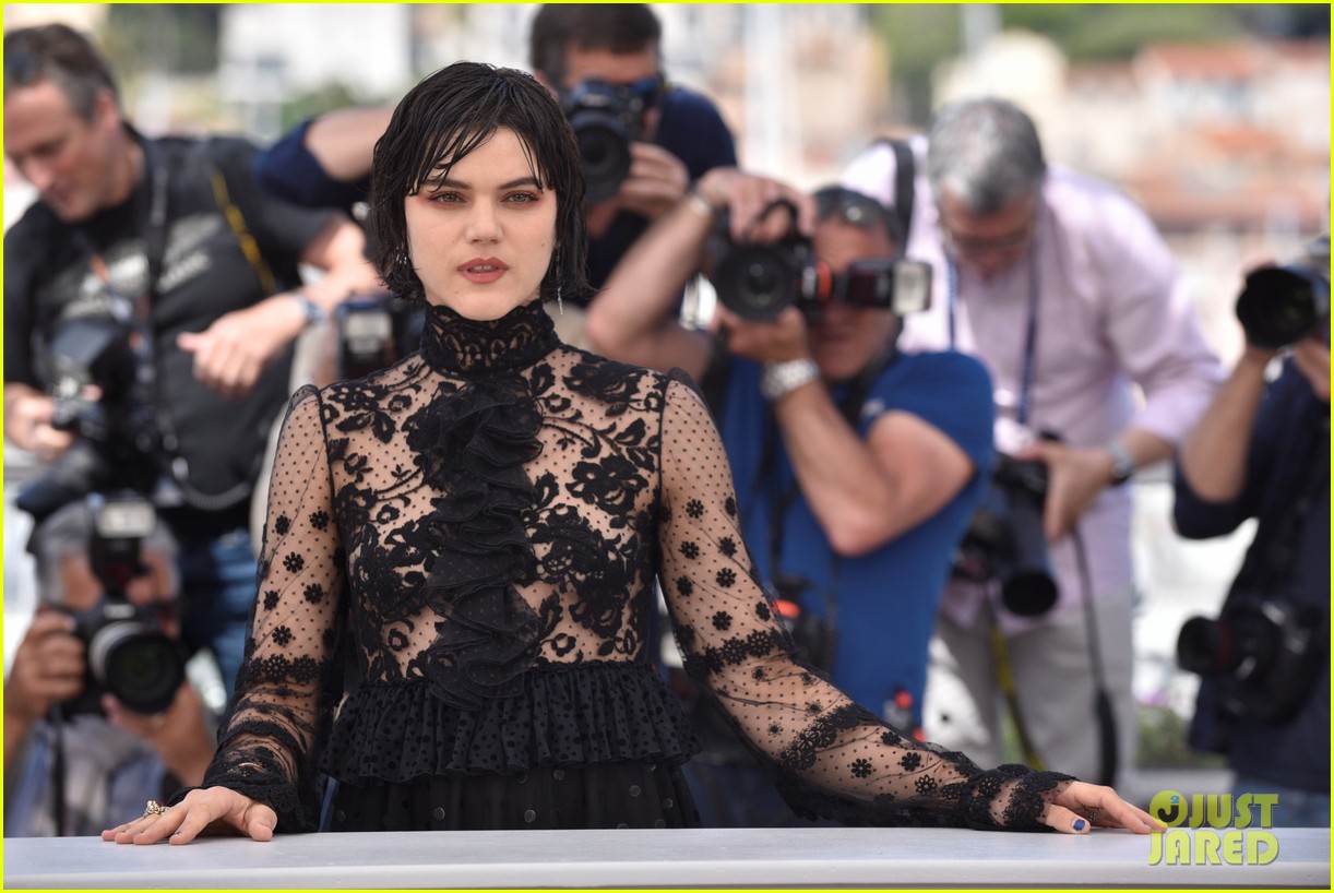 soko the stopover photocall cannes 29