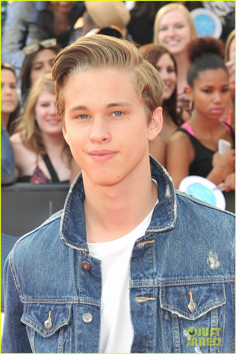 singer ryan beatty comes out as gay 09