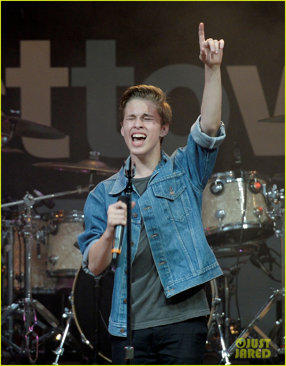 singer ryan beatty comes out as gay 10