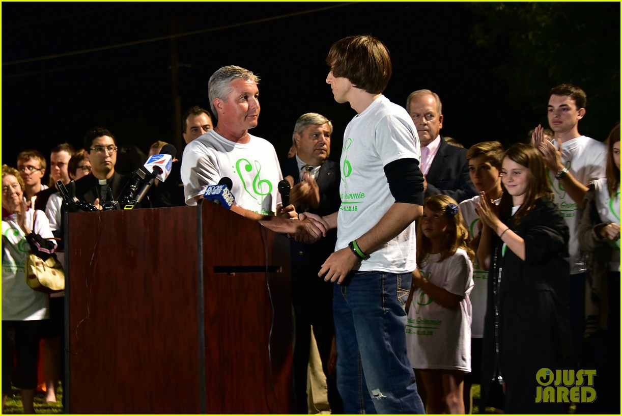 christina grimmies brother mark speaks out at hometown vigil 05