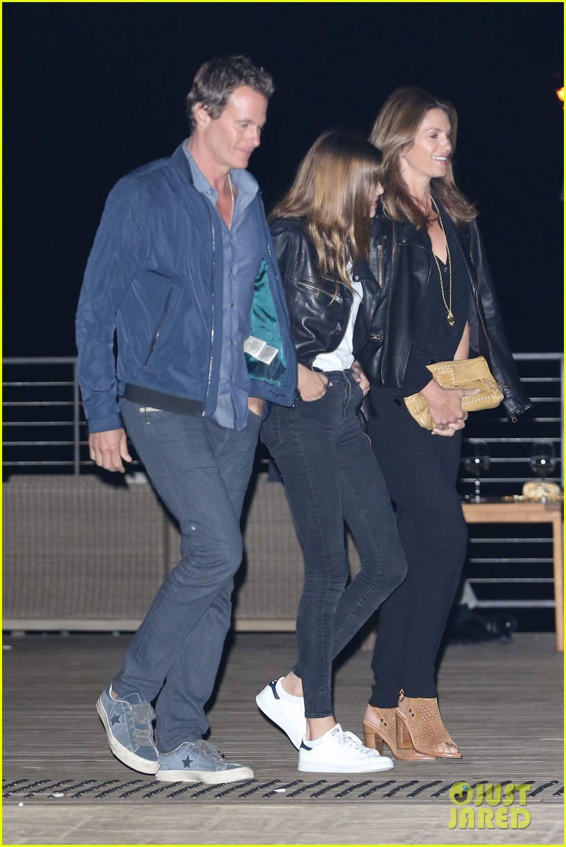 kaia gerber cindy crawford have a night out in malibu 03