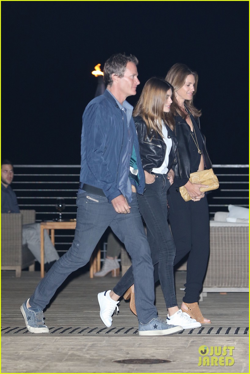 kaia gerber cindy crawford have a night out in malibu 05