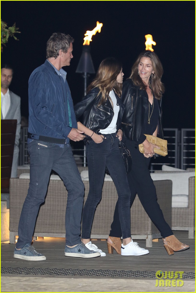 kaia gerber cindy crawford have a night out in malibu 06