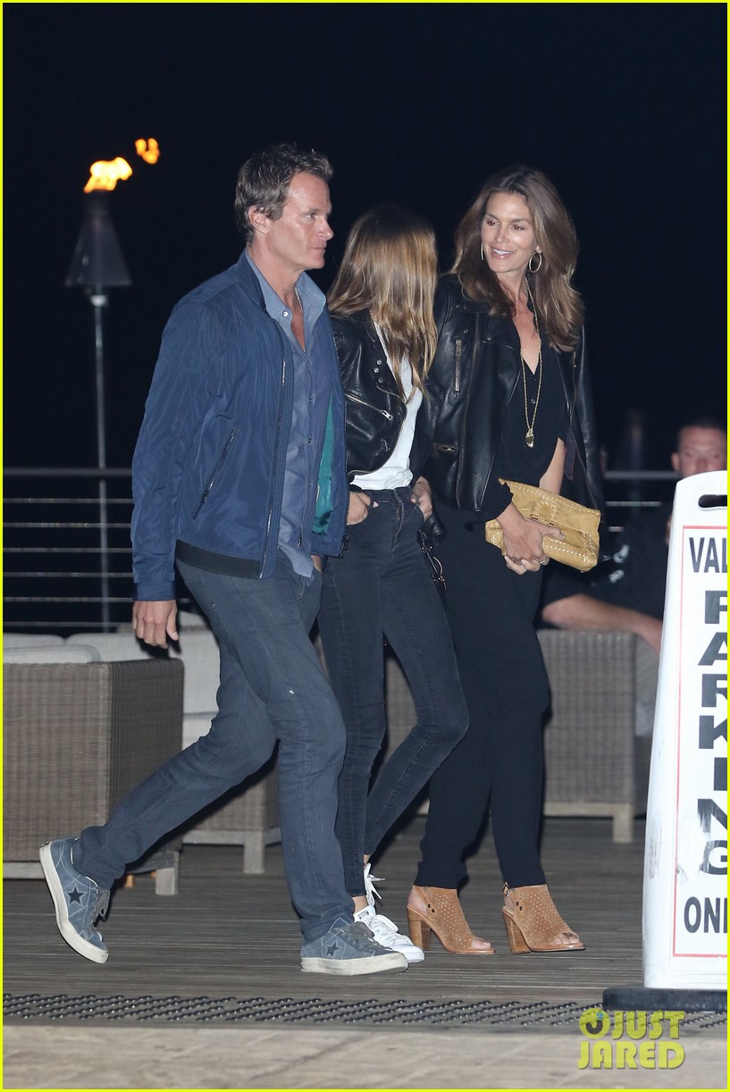 kaia gerber cindy crawford have a night out in malibu 12