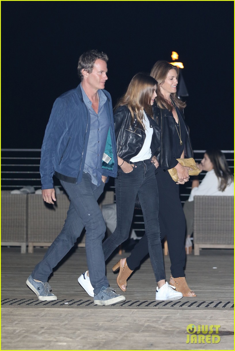 kaia gerber cindy crawford have a night out in malibu 13