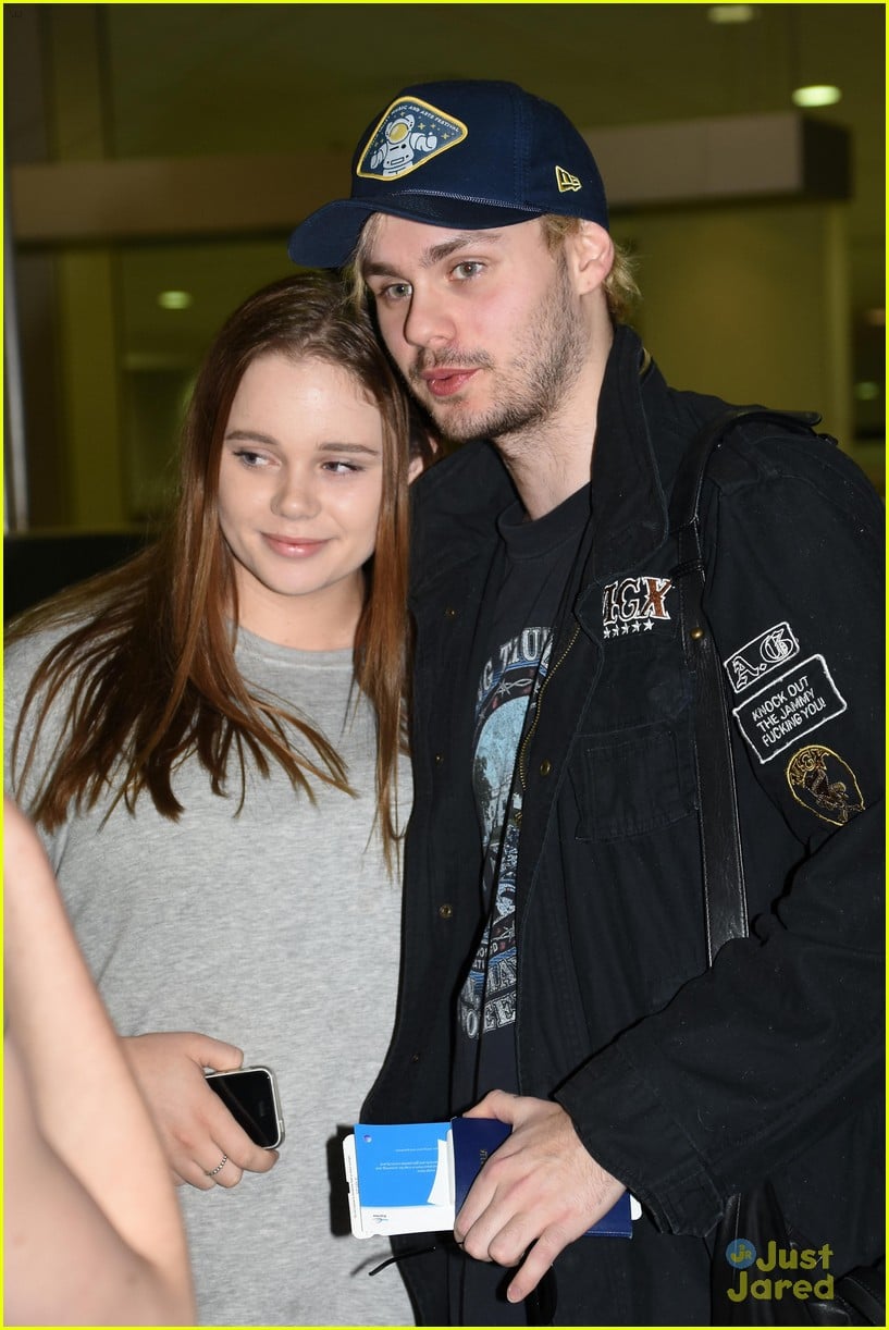 5sos michael clifford girlfriend crystal leigh fly out of sydney 13