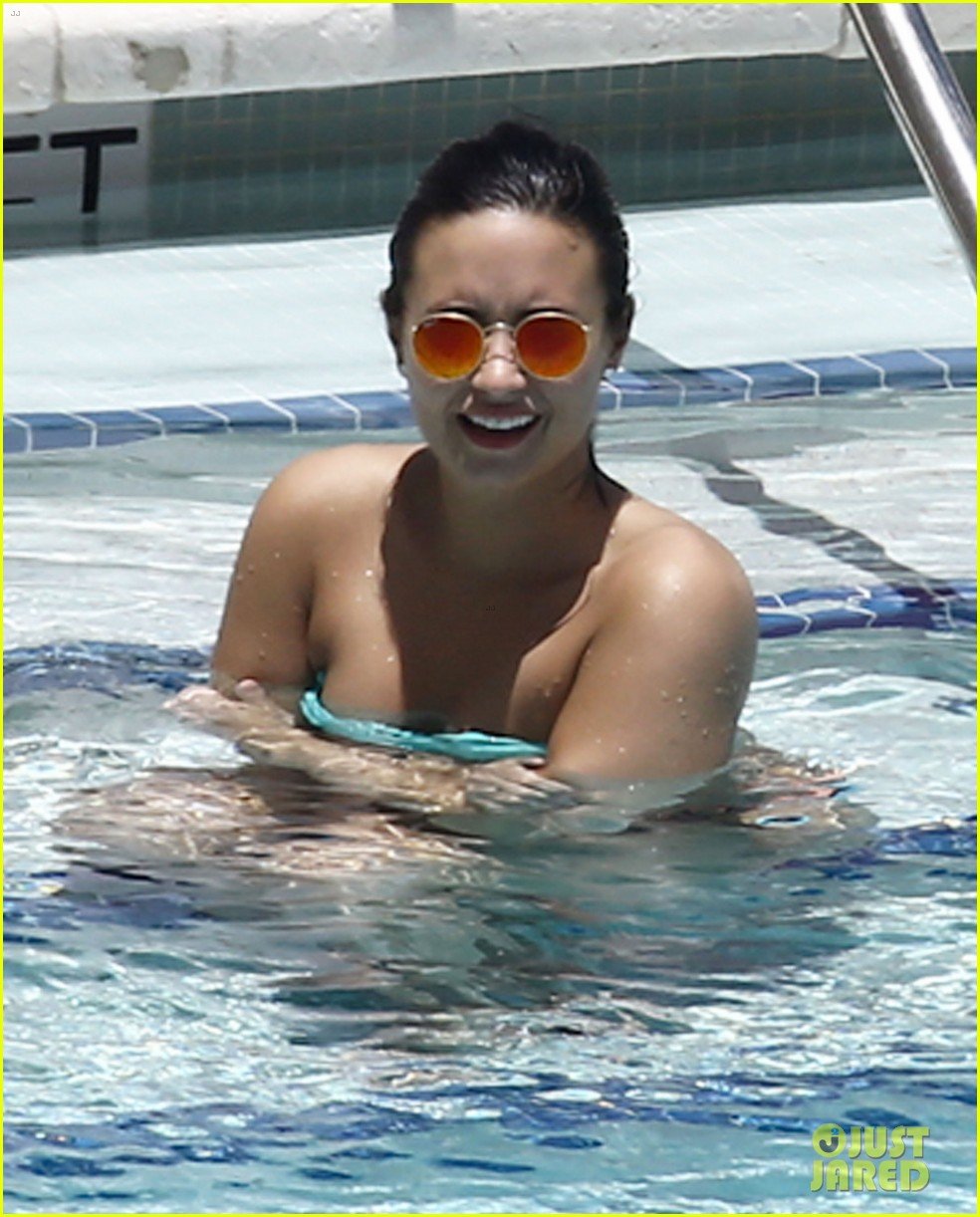 Demi Lovato Lounges by the Pool in Her Bikini: Photo 990531 | Bikini, Demi  Lovato Pictures | Just Jared Jr.