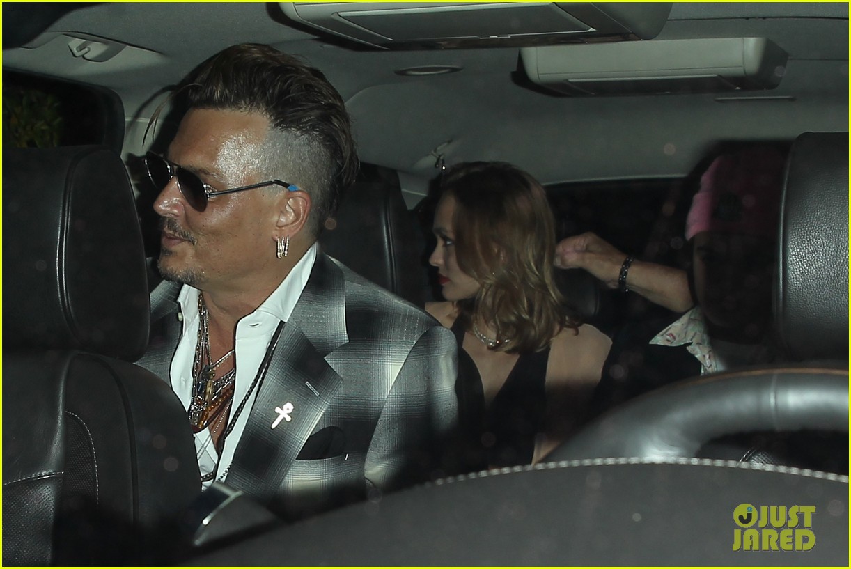 johnny depp has family dinner with lily rose 32