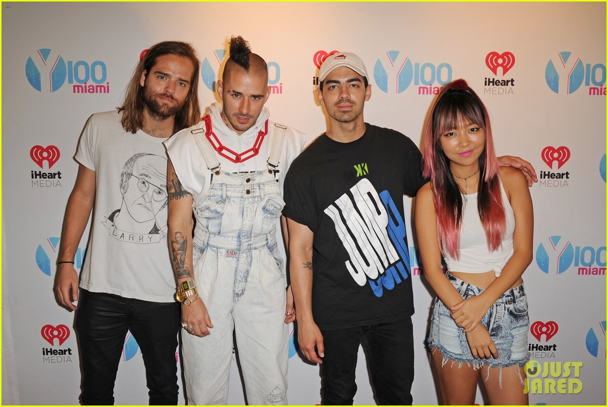 dnce cupcake toothbrush party 05