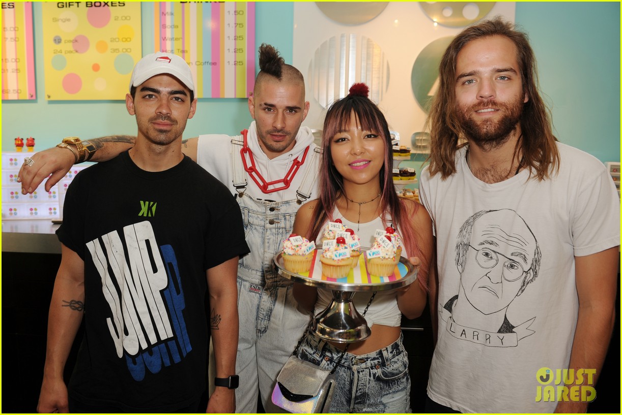 dnce cupcake toothbrush party 10