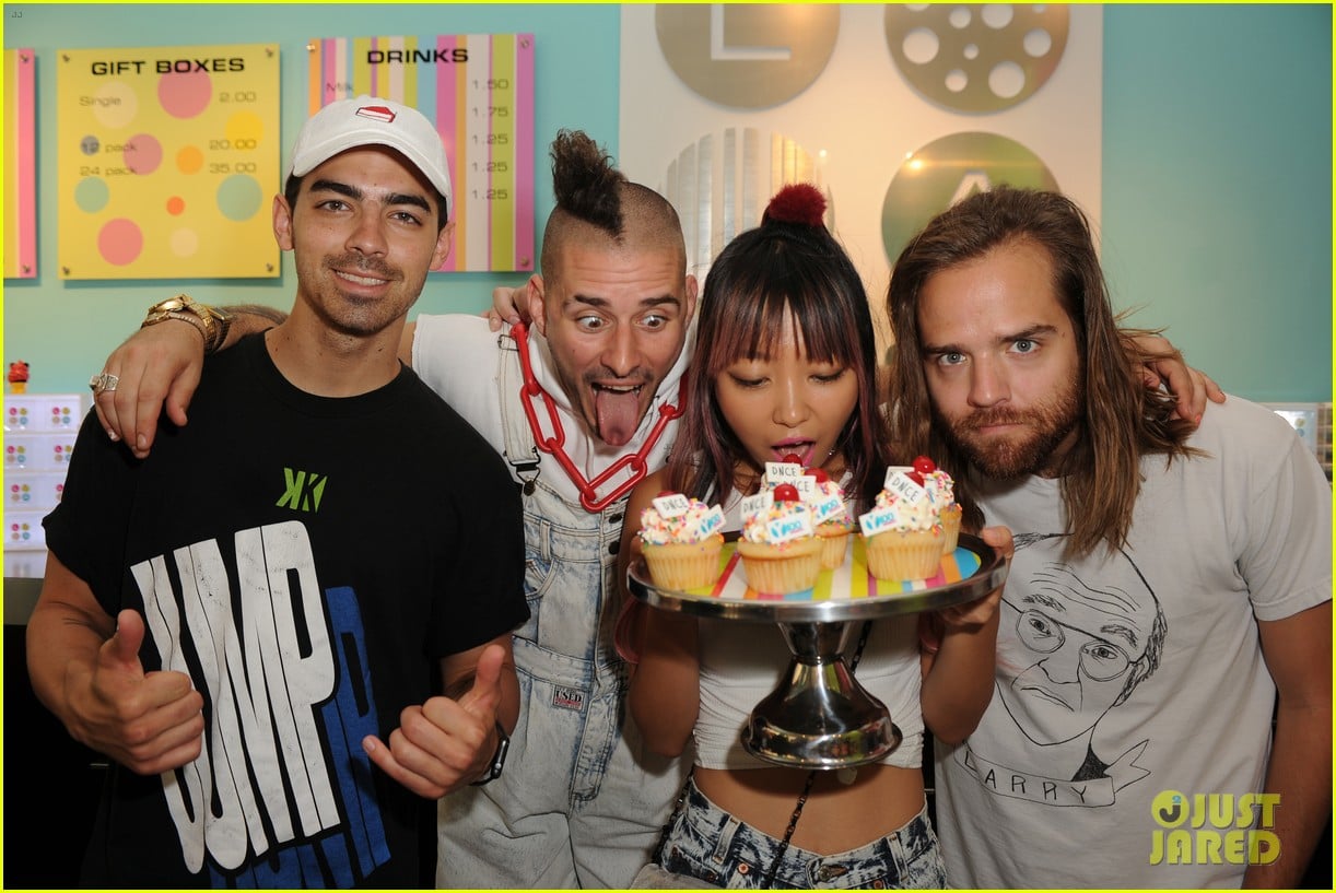 dnce cupcake toothbrush party 11