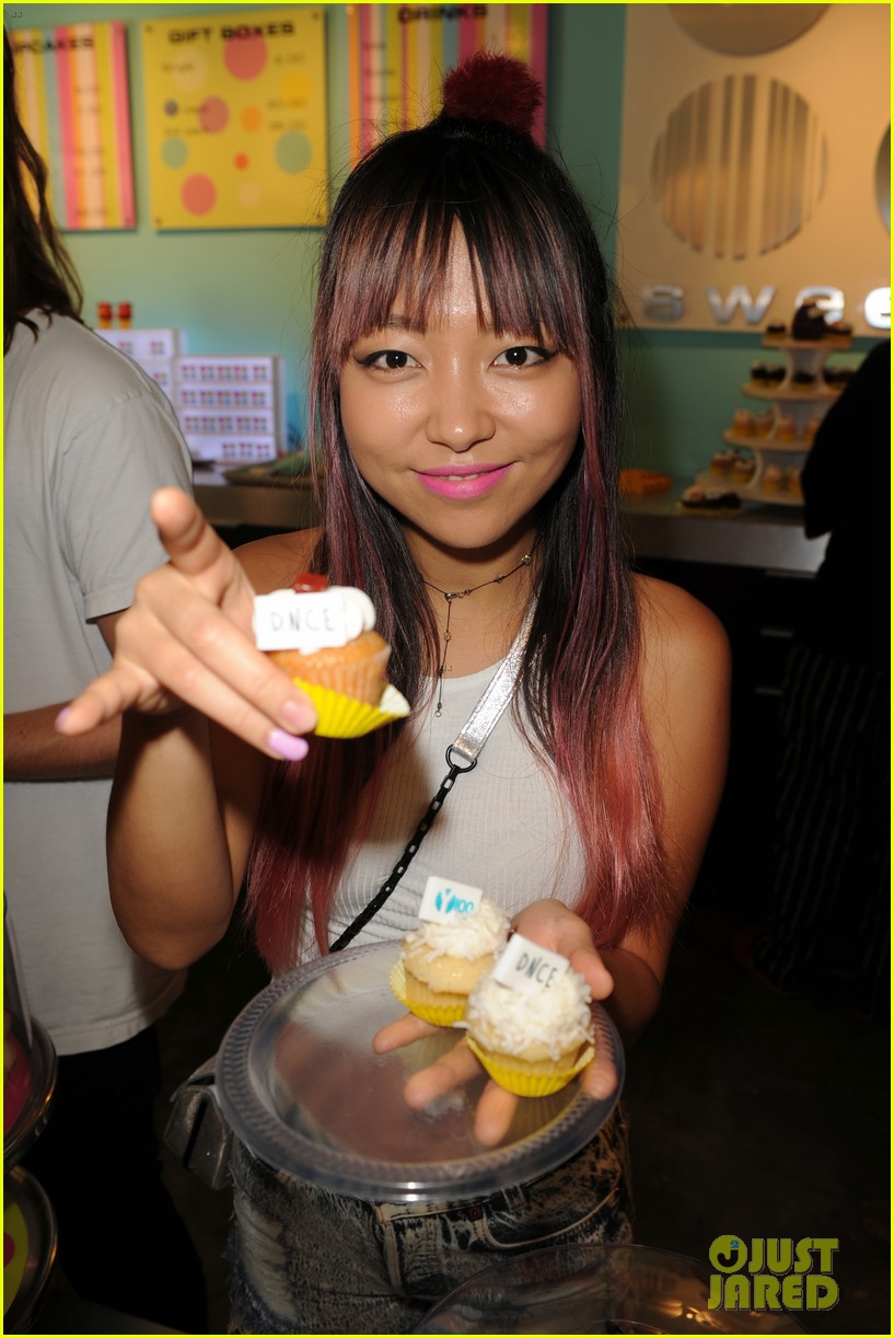 dnce cupcake toothbrush party 15