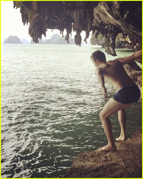 ansel elgort bares ripped body while shirtless in thailand 13