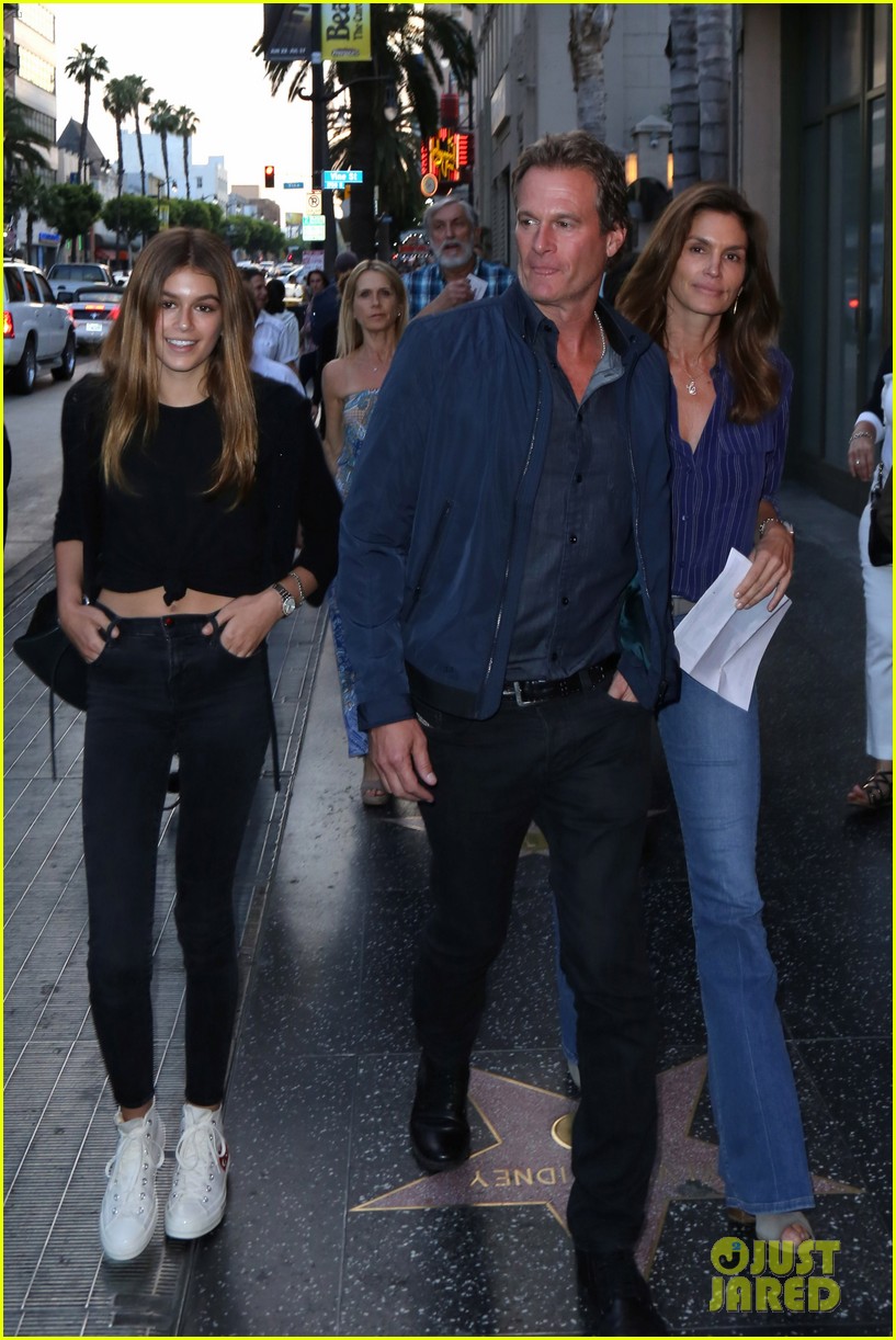 kaia gerber mom cindy crawford are basically twins in new pic 06