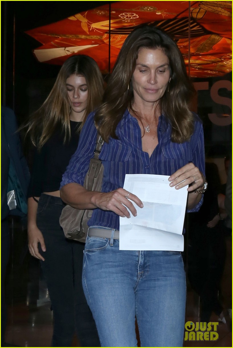 kaia gerber mom cindy crawford are basically twins in new pic 09