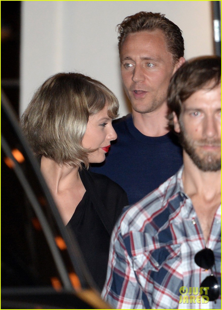 tom hiddleston looks smitten with taylor swift 26