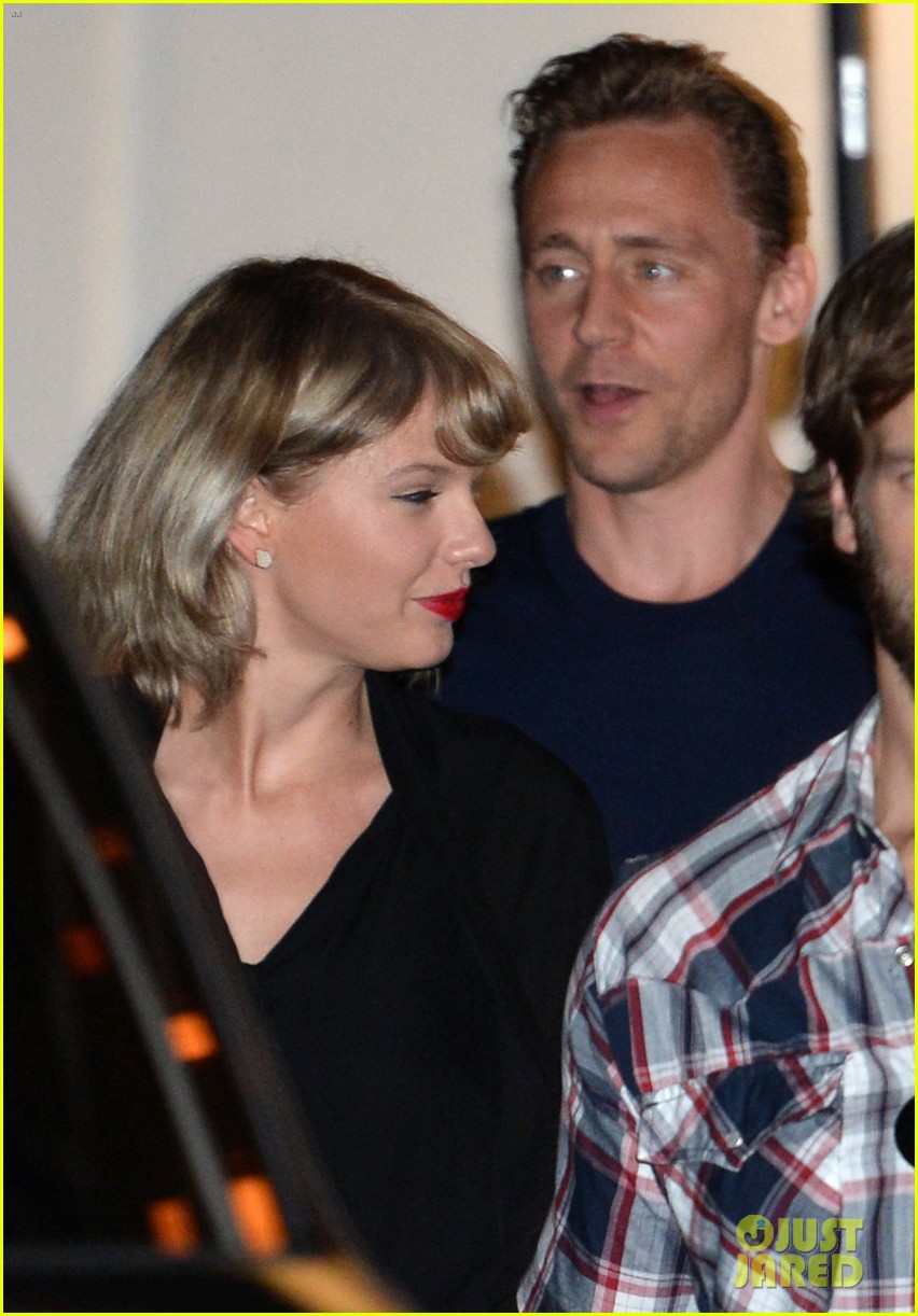 tom hiddleston looks smitten with taylor swift 37