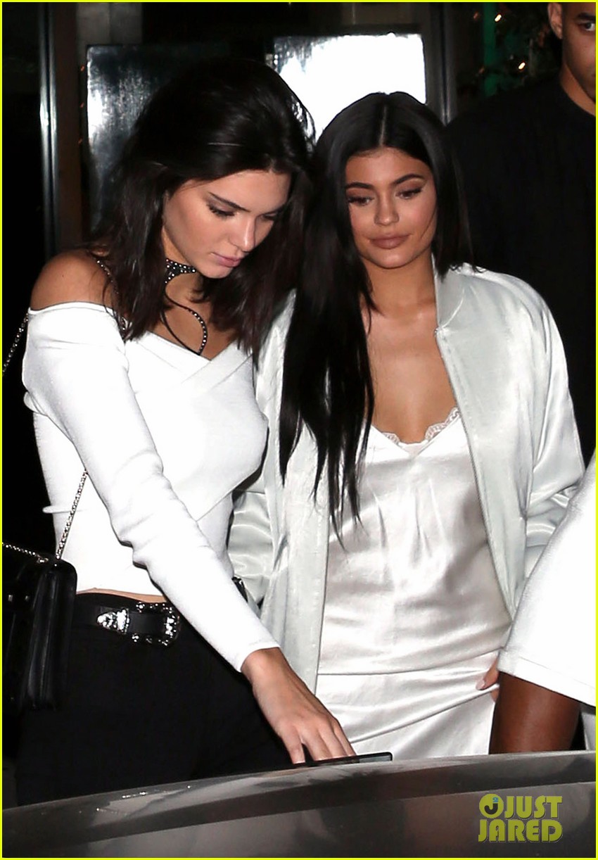 kendall kylie jenner hold hands after mr chow dinner date 02