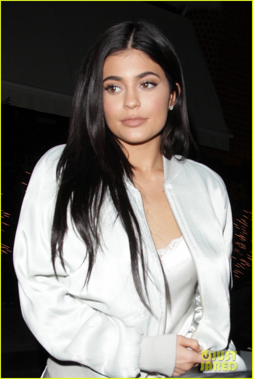 kendall kylie jenner hold hands after mr chow dinner date 04