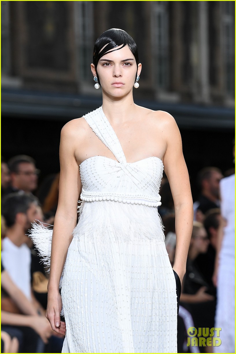 kendall jenner bella hadid walk in givenchy paris show 30