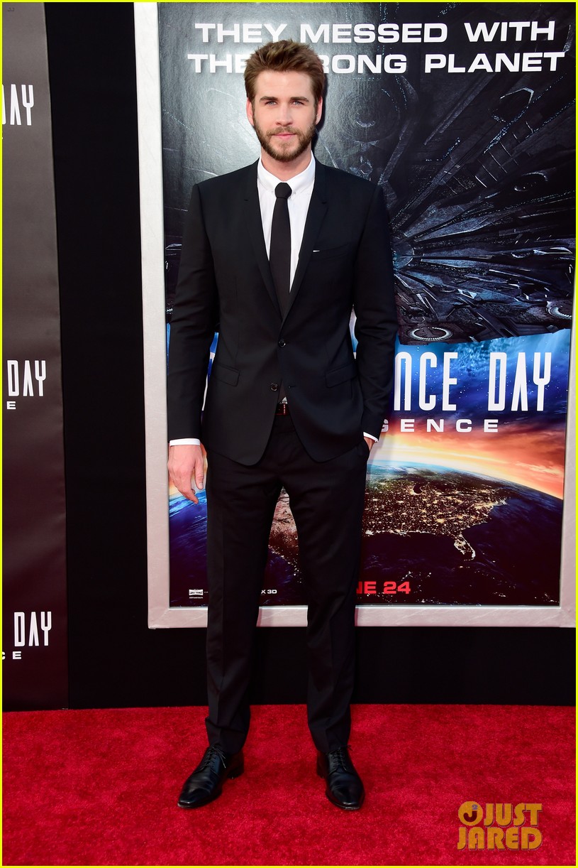 joey king liam hemsworth independence day premiere 12