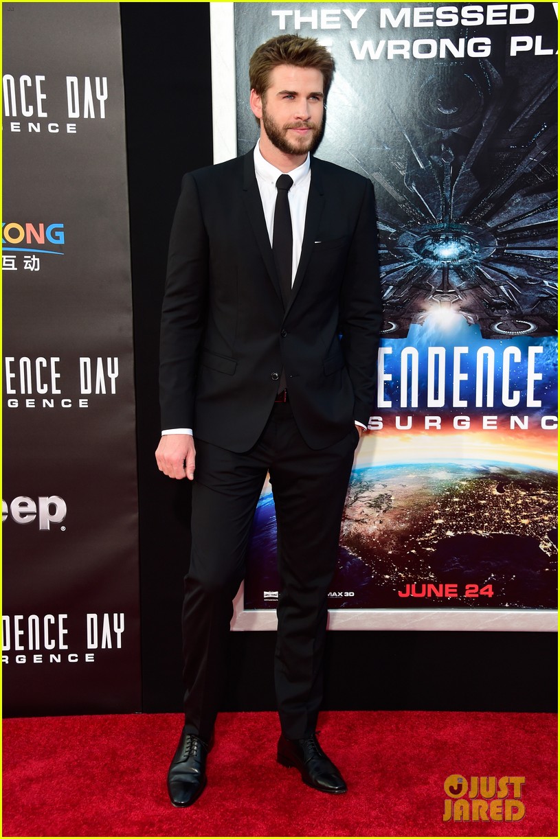 joey king liam hemsworth independence day premiere 18