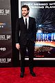 joey king liam hemsworth independence day premiere 17