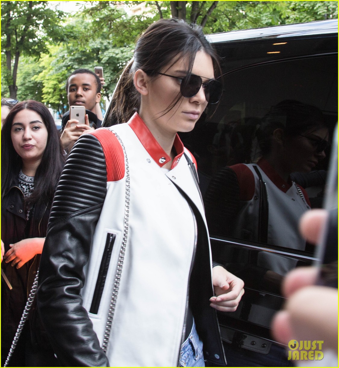 kylie jenner steps out solo after weekend date with tyga 01