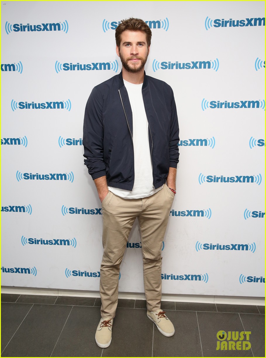 liam hemsworth promotes independence day after date night with miley cyrus 01