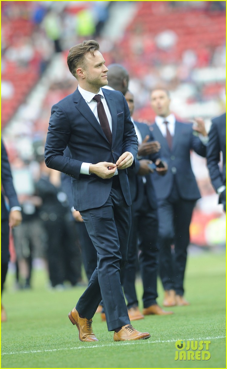 niall horan louis tomlinson suit up olly murs soccer aid game 15