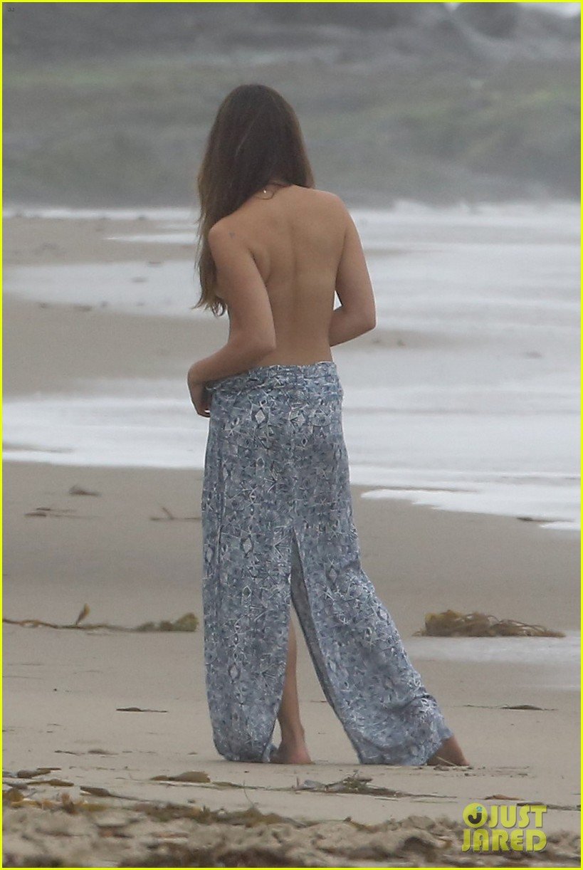 Lea Michele Strips Down at the Beach for Sexy Photo Shoot: Photo 987674 | Lea  Michele Pictures | Just Jared Jr.