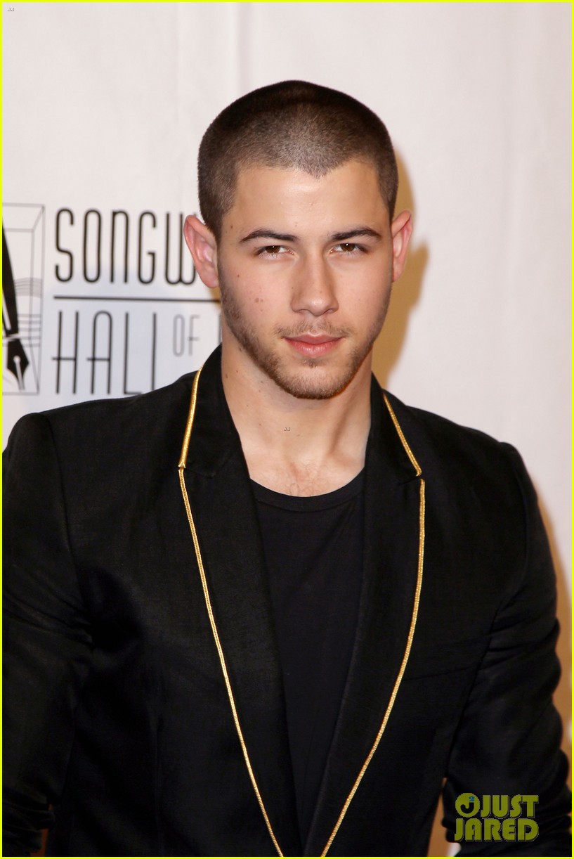nick jonas gets honored at songwriters hall of fame gala 19