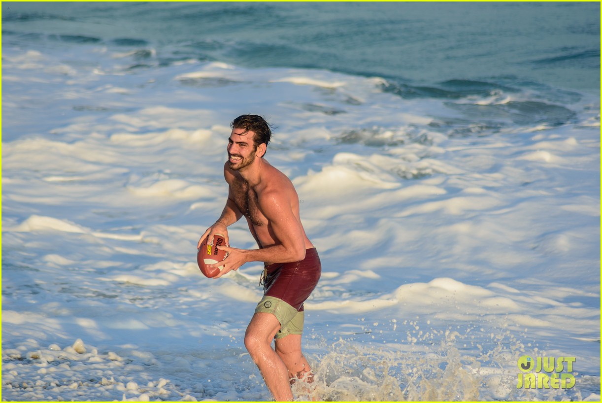 nyle dimarco cabo vacation three qualities partner 03