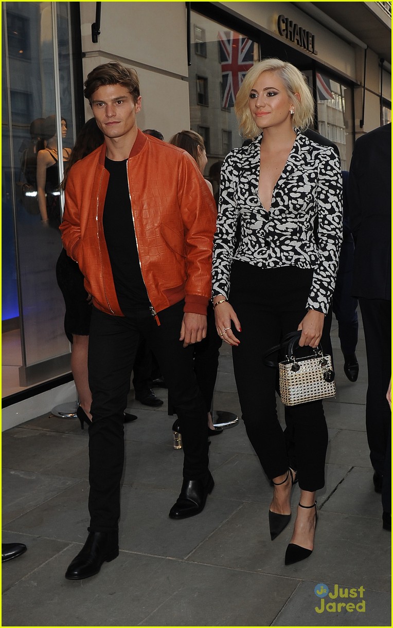 pixie lott oliver cheshire dior party nyc move plans 07