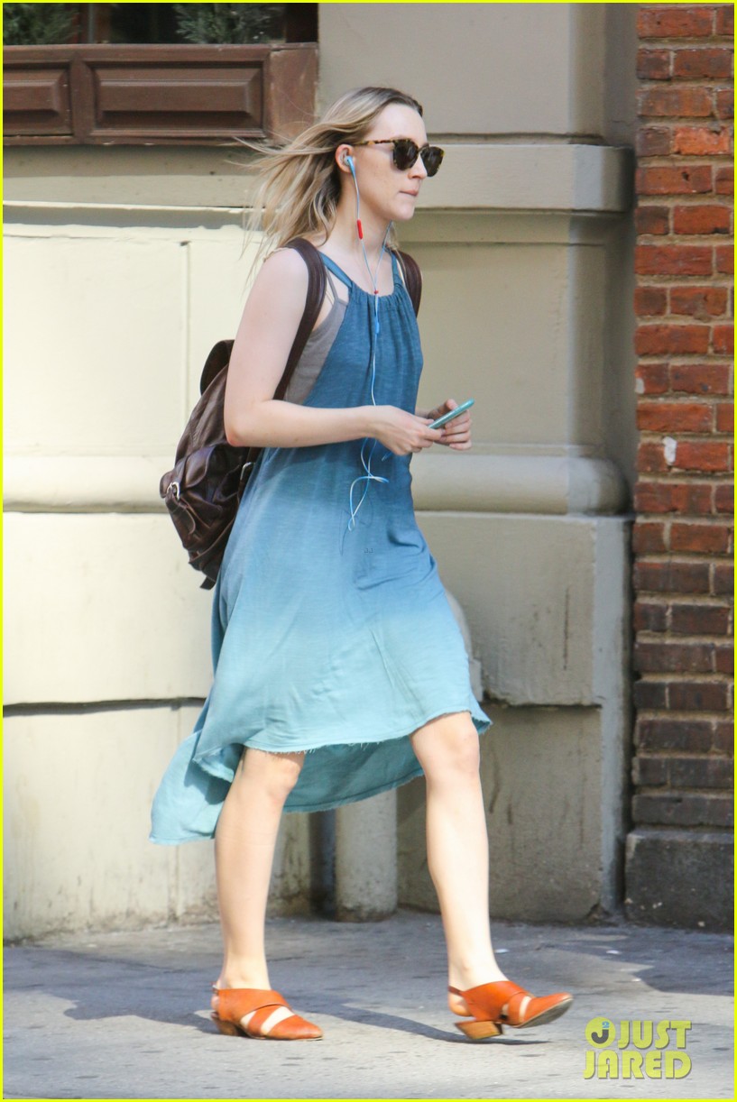 saoirse ronan steps out in nyc summer look 05