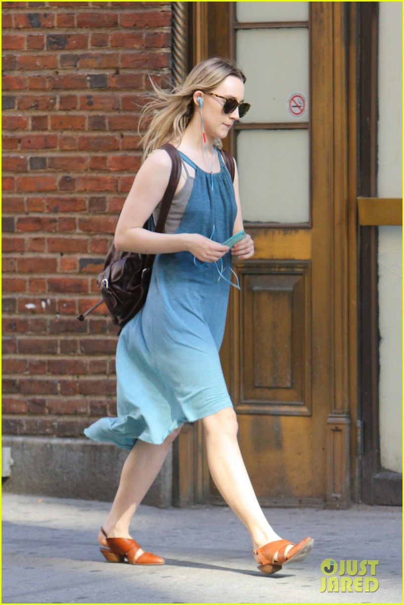 saoirse ronan steps out in nyc summer look 08